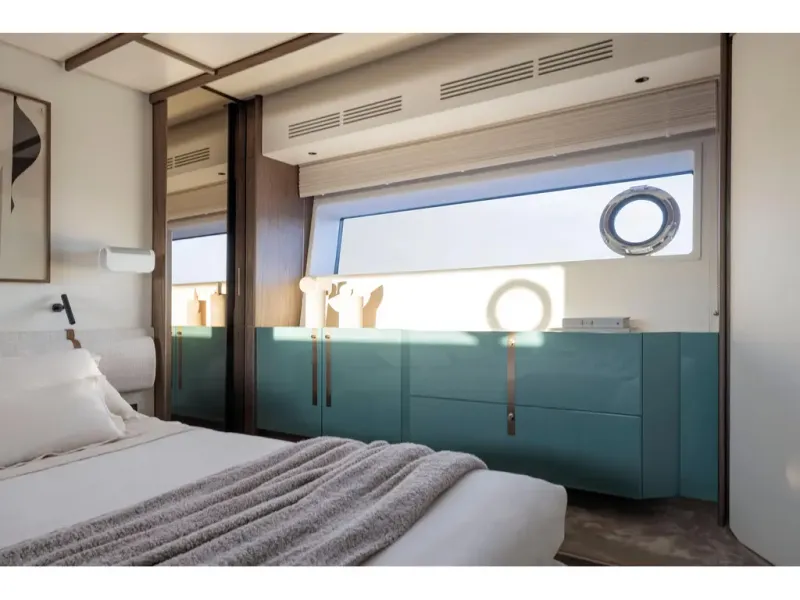 Slide: The Image of Azimut FLY 72 2026 - 43