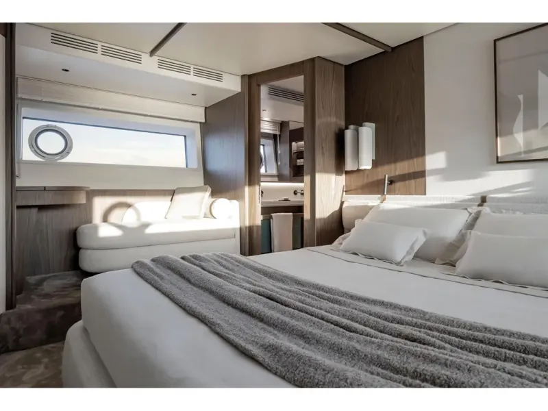 Slide: The Image of Azimut FLY 72 2026 - 44