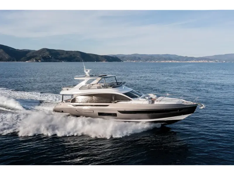 Slide: The Image of Azimut FLY 72 2026 - 5