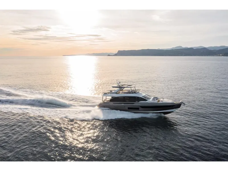 Slide: The Image of Azimut FLY 72 2026 - 6