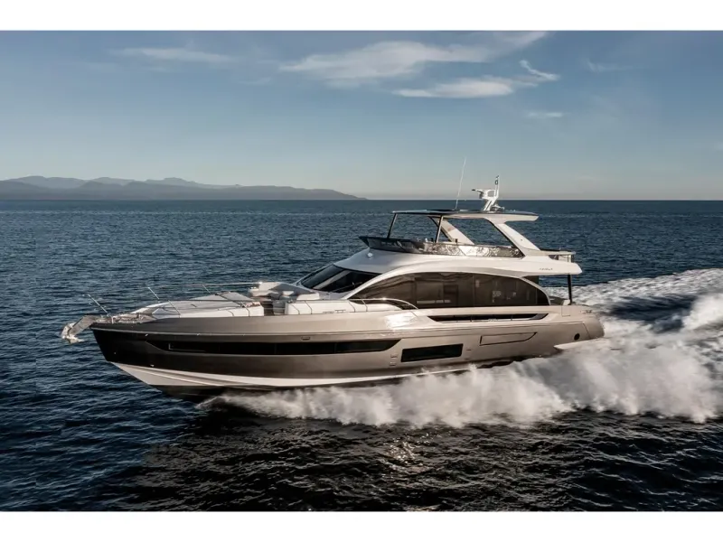 Slide: The Image of Azimut FLY 72 2026 - 7