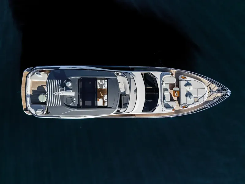 Slide: The Image of Azimut FLY 72 2026 - 9