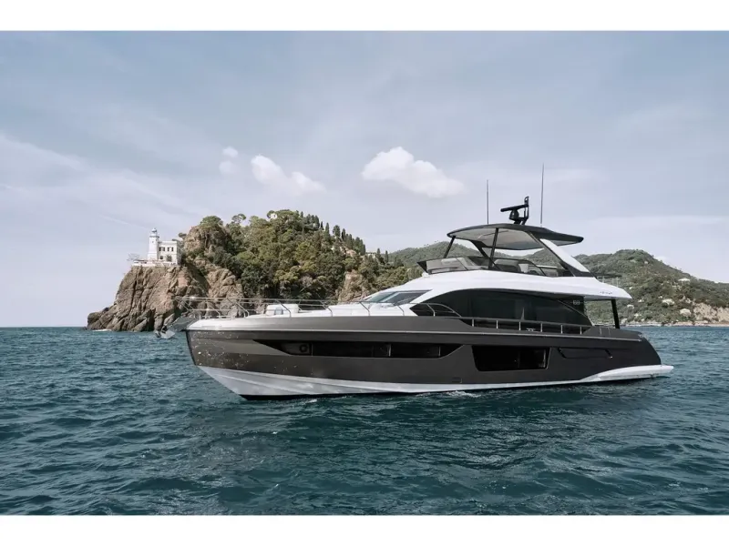 Slide: The Image of Azimut FLY 68 2026 - 12
