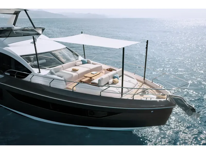 Slide: The Image of Azimut FLY 68 2026 - 14