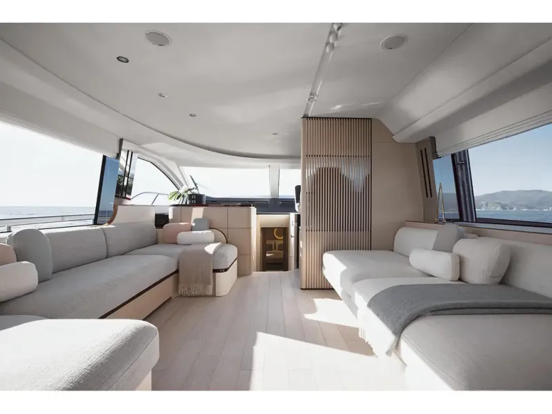 Slide: The Image of Azimut FLY 68 2026 - 15