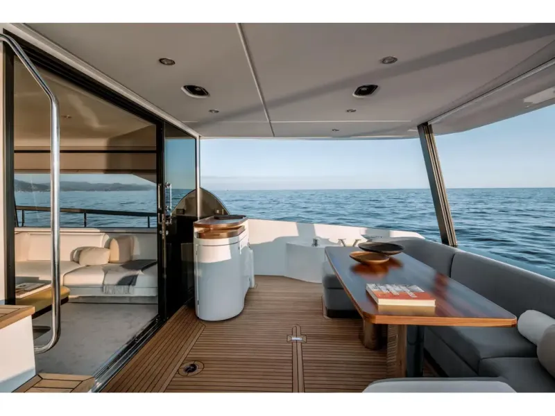 Slide: The Image of Azimut FLY 68 2026 - 19