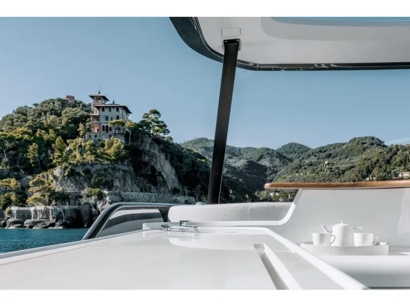 Slide: The Image of Azimut FLY 68 2026 - 27