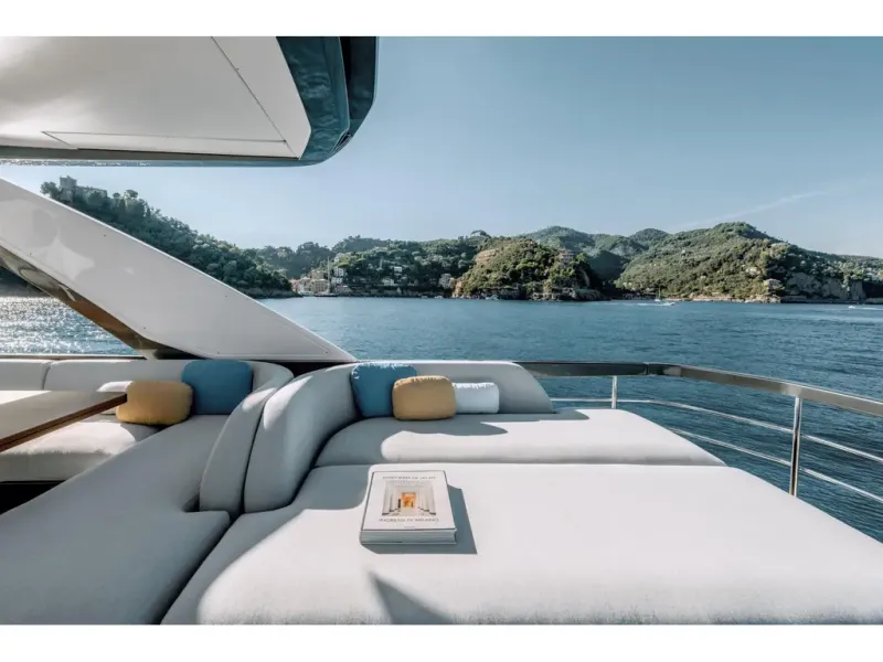 Slide: The Image of Azimut FLY 68 2026 - 28