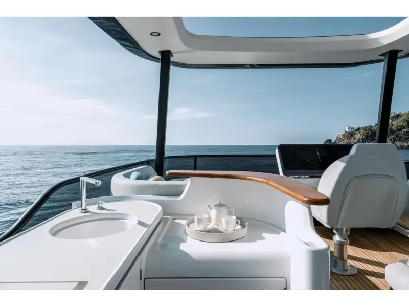 Slide: The Image of Azimut FLY 68 2026 - 29