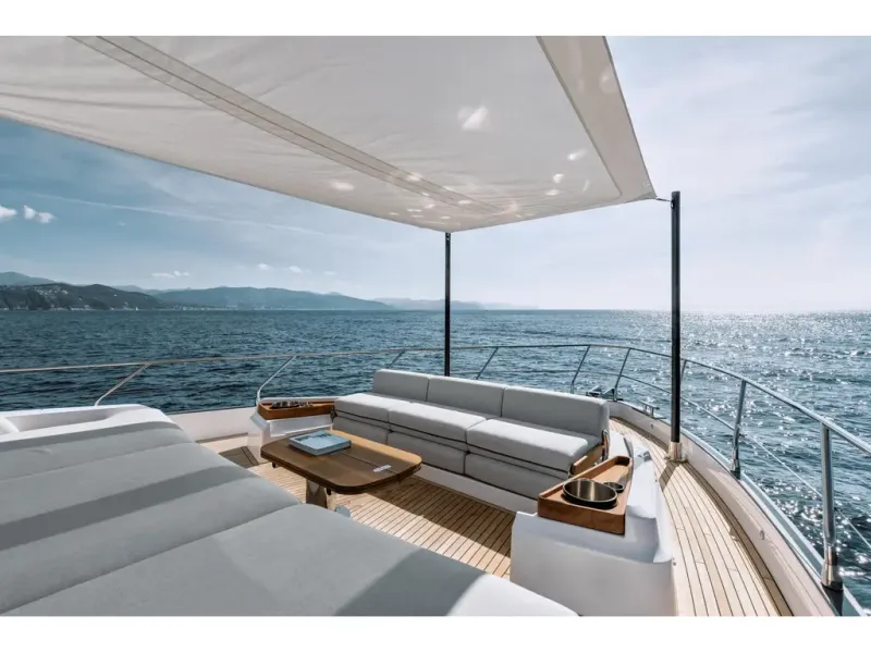 Slide: The Image of Azimut FLY 68 2026 - 32