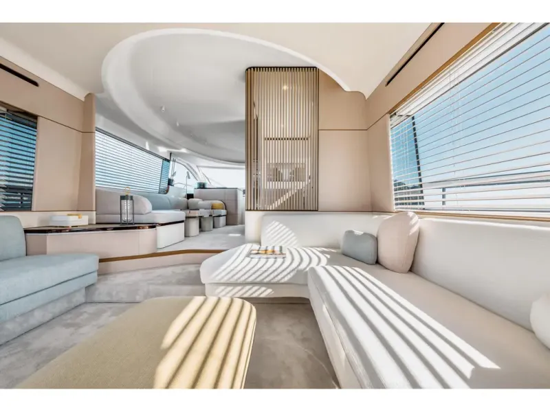 Slide: The Image of Azimut FLY 68 2026 - 44