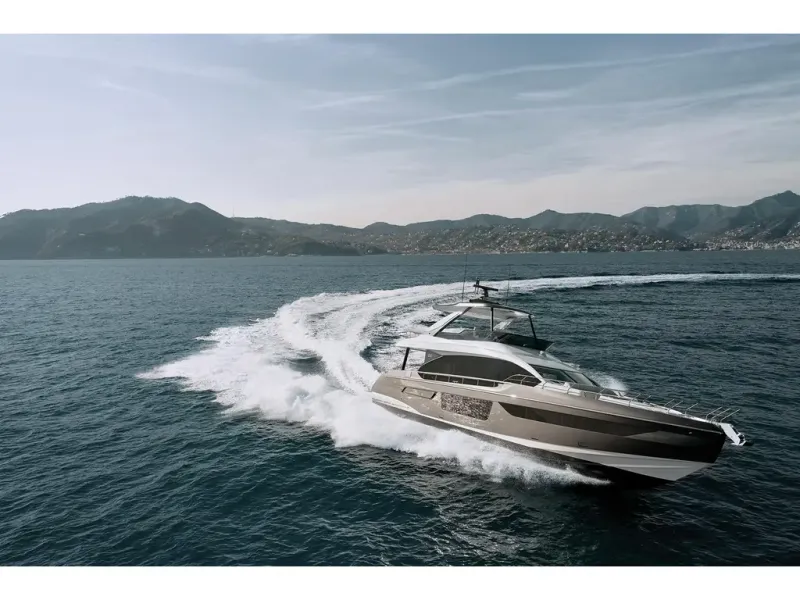 Slide: The Image of Azimut FLY 68 2026 - 6