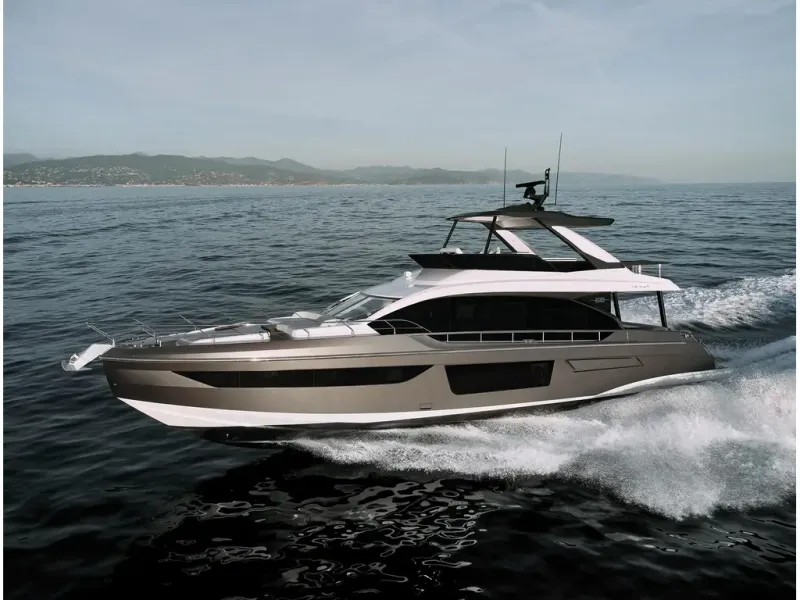 Slide: The Image of Azimut FLY 68 2026 - 8
