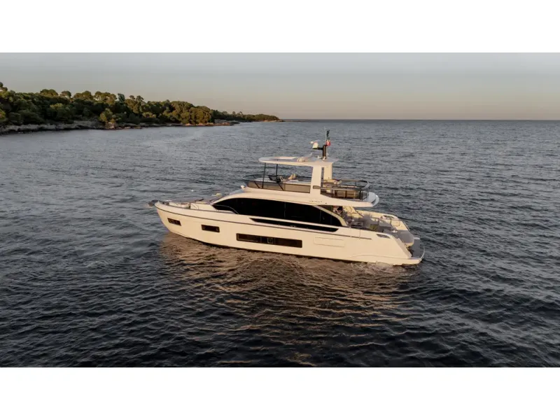 Slide: The Image of Azimut FLY 62 2026 - 3