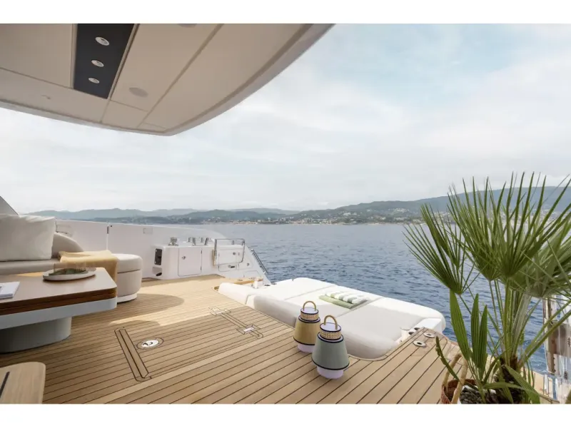 Slide: The Image of Azimut FLY 62 2026 - 7