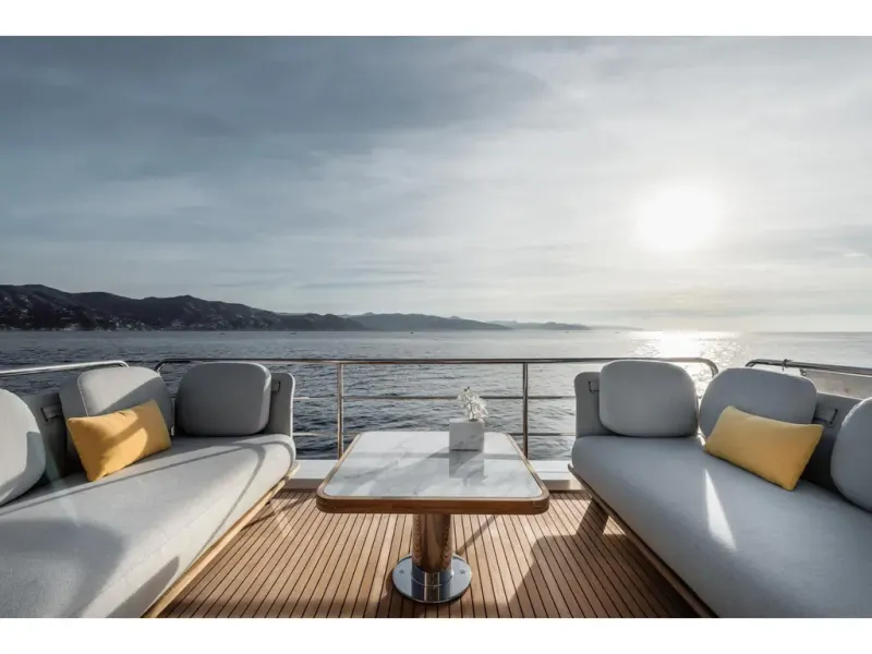 Slide: The Image of Azimut FLY 60 2026 - 10