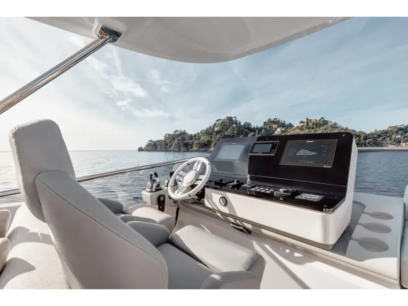 Slide: The Image of Azimut FLY 60 2026 - 16