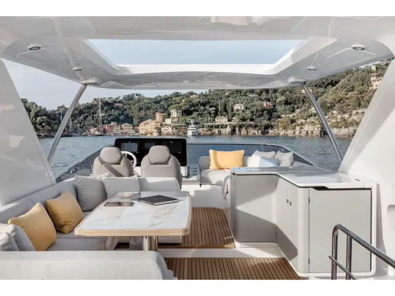 Slide: The Image of Azimut FLY 60 2026 - 17