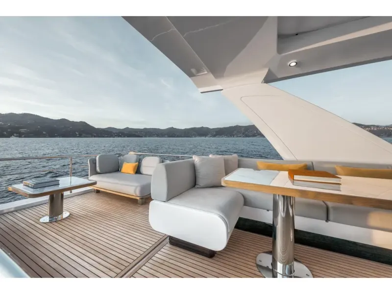Slide: The Image of Azimut FLY 60 2026 - 19