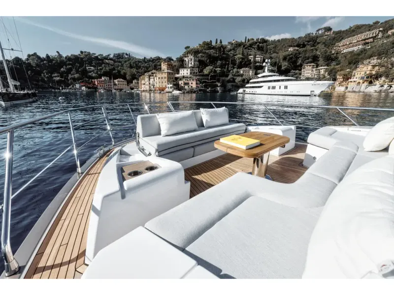 Slide: The Image of Azimut FLY 60 2026 - 21