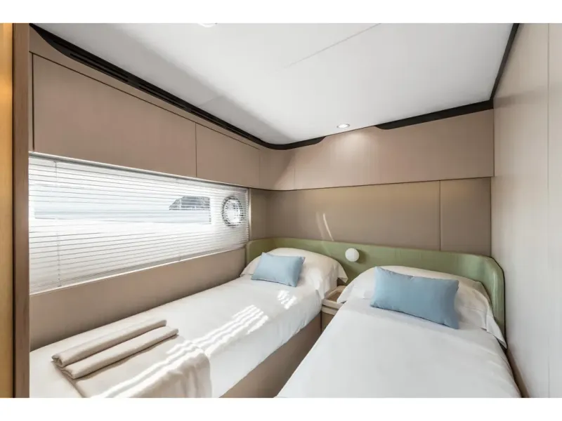 Slide: The Image of Azimut FLY 60 2026 - 24