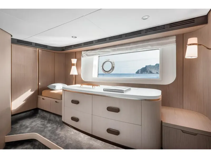 Slide: The Image of Azimut FLY 60 2026 - 28