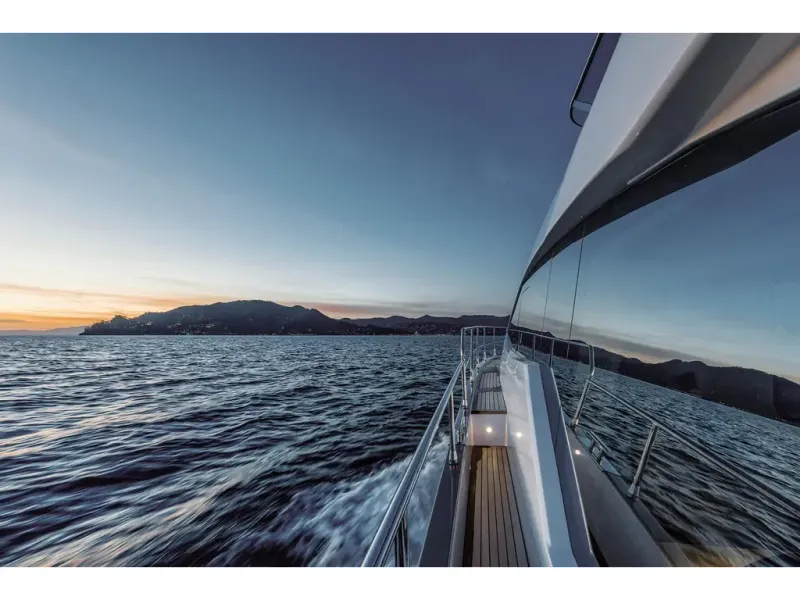 Slide: The Image of Azimut FLY 60 2026 - 7