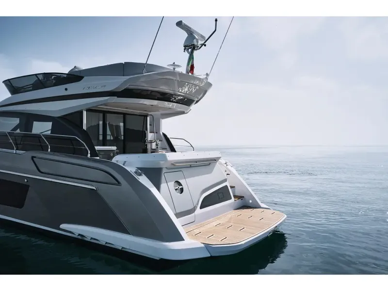 Slide: The Image of Azimut FLY 53 2026 - 10