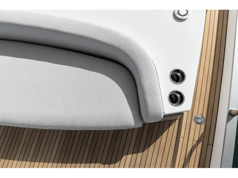 Slide: The Image of Azimut FLY 53 2026 - 18