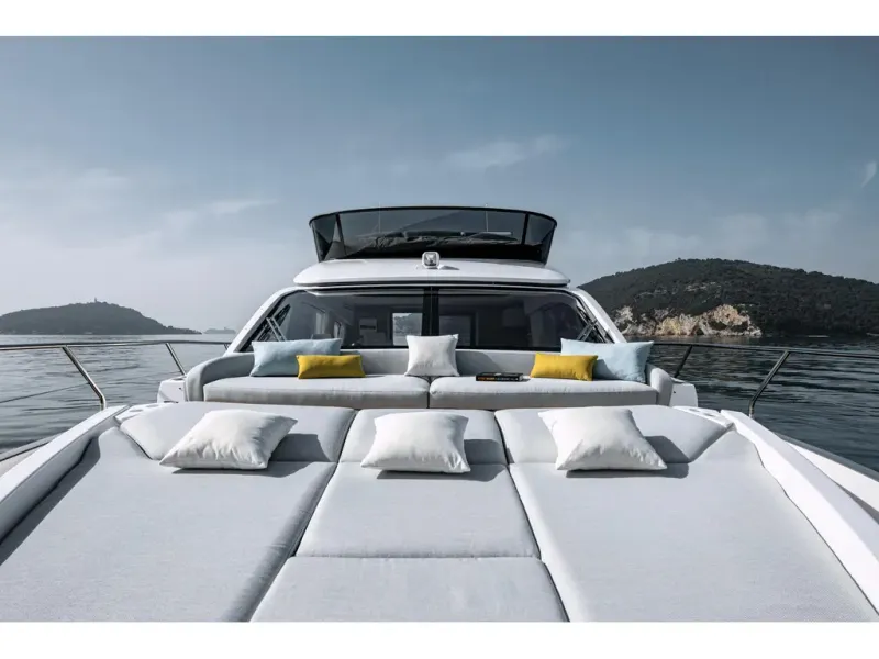 Slide: The Image of Azimut FLY 53 2026 - 8