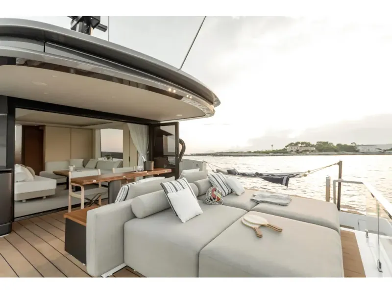 Slide: The Image of Azimut SEADECK 7 2026 - 4