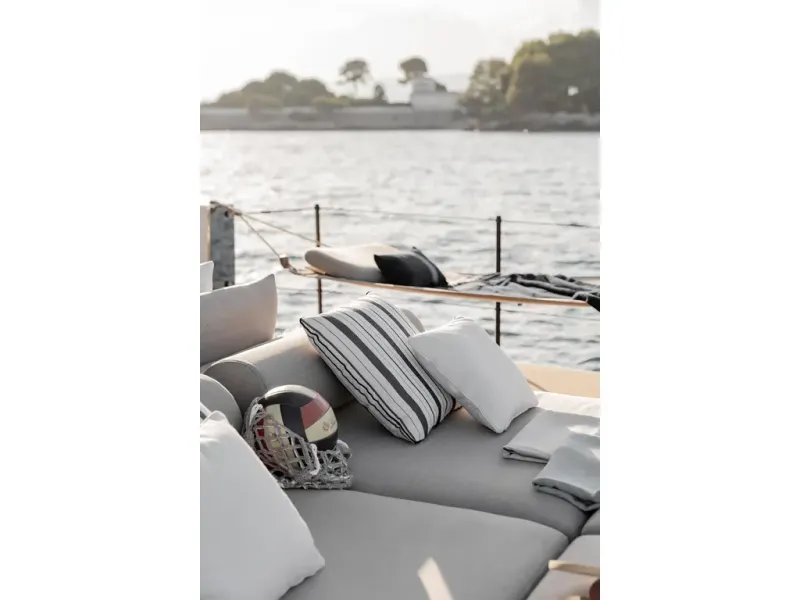 Slide: The Image of Azimut SEADECK 7 2026 - 6