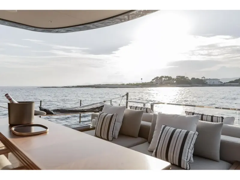 Slide: The Image of Azimut SEADECK 7 2026 - 9