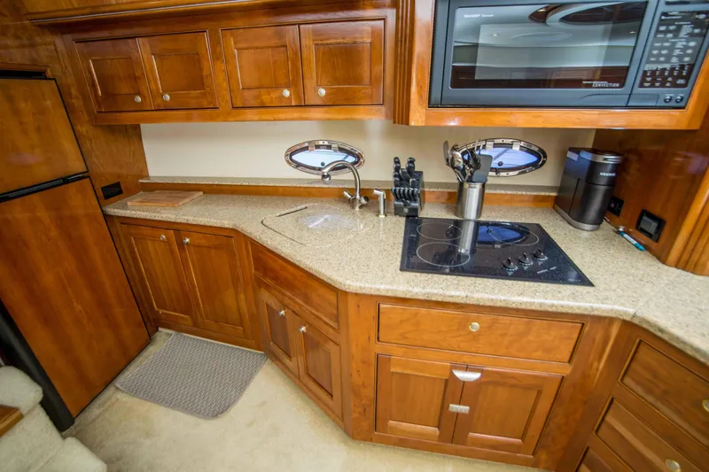 Slide: The Image of Cruisers Yachts 5470 2004 - 6