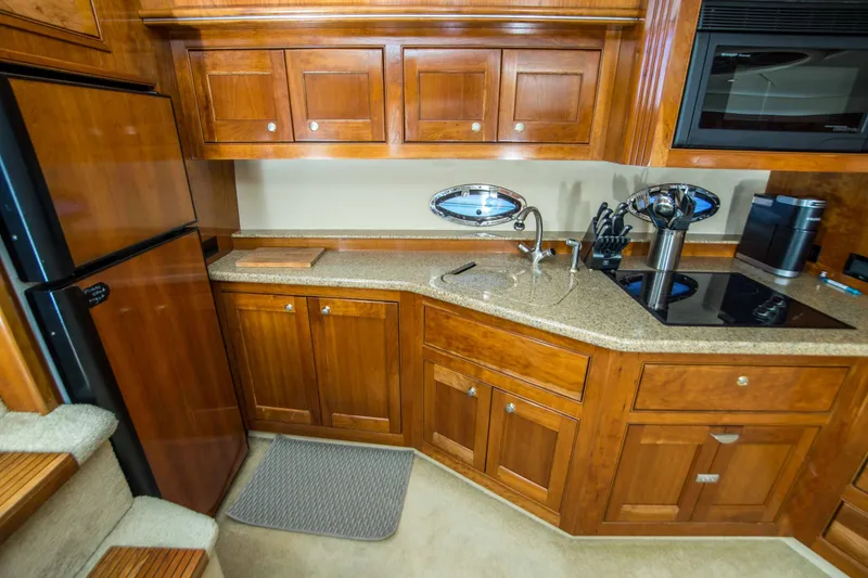 Slide: The Image of Cruisers Yachts 5470 2004 - 9