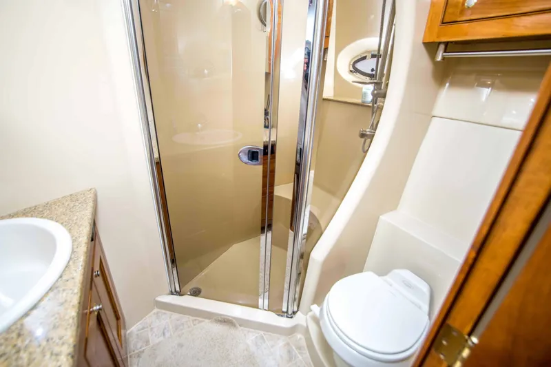 Slide: The Image of Cruisers Yachts 5470 2004 - 17