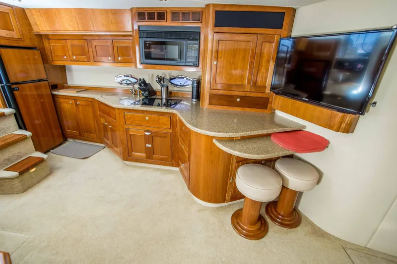 Slide: The Image of Cruisers Yachts 5470 2004 - 3