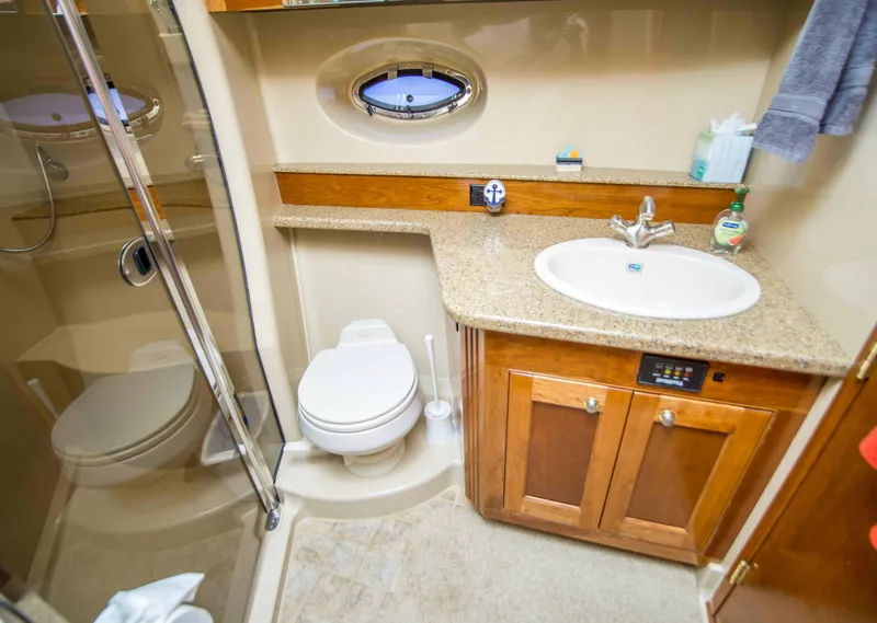 Slide: The Image of Cruisers Yachts 5470 2004 - 11