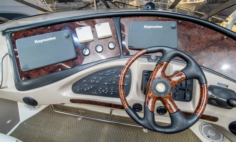 Slide: The Image of Cruisers Yachts 5470 2004 - 23