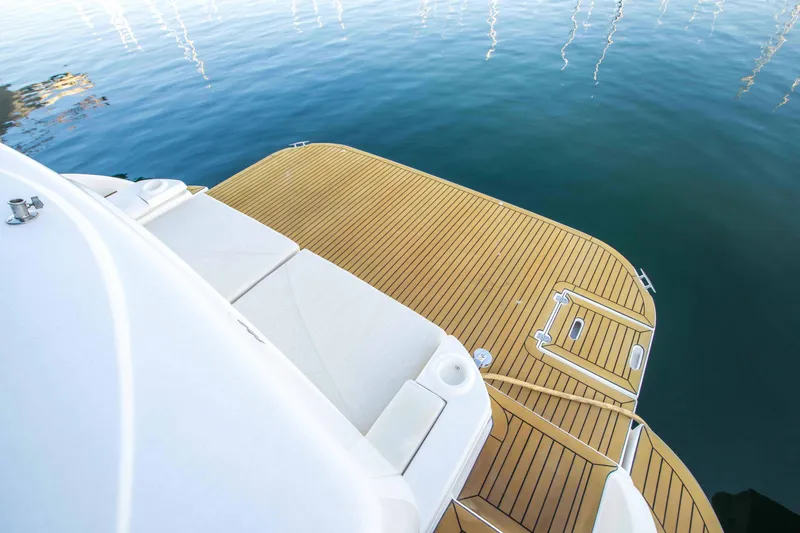 Slide: The Image of Cruisers Yachts 5470 2004 - 33