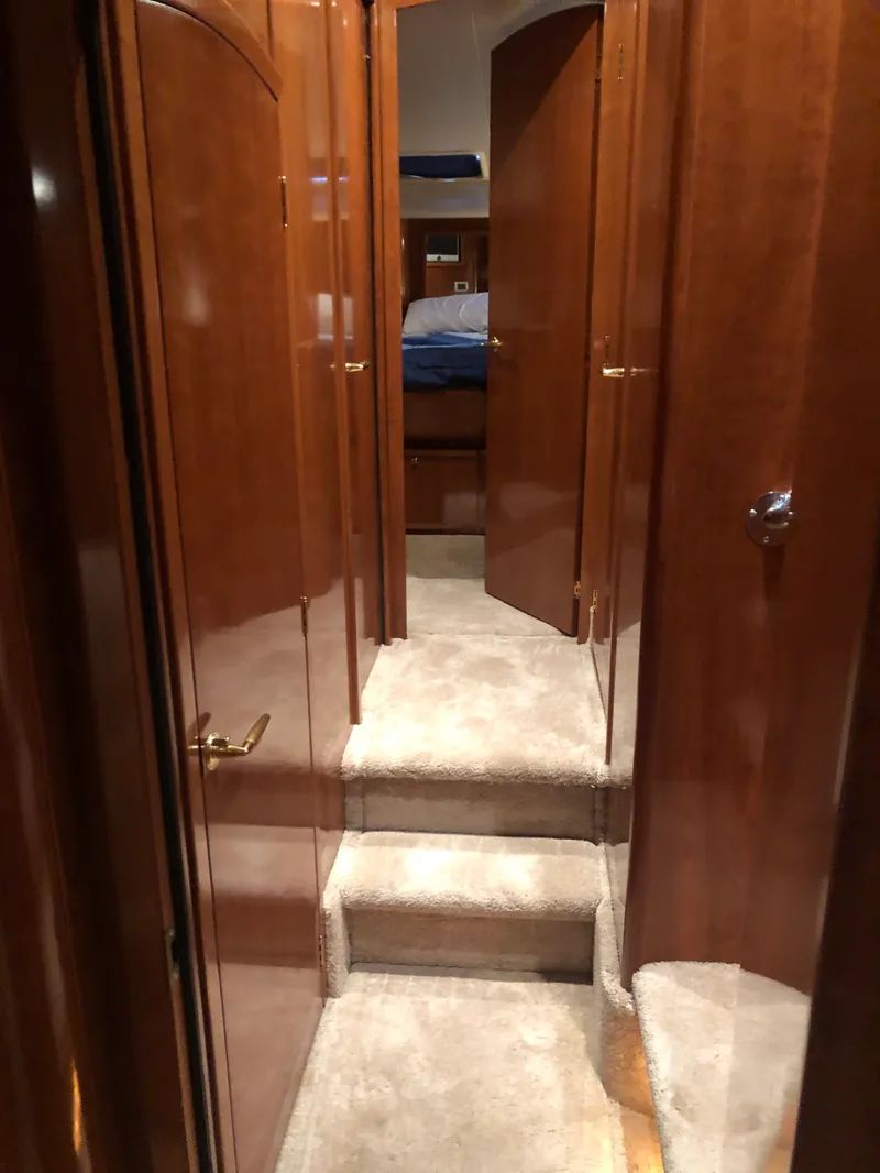Slide: The Image of Meridian 580 Pilothouse 2007 - 70