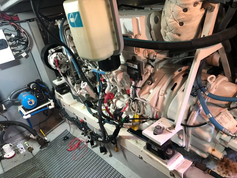 Slide: The Image of Meridian 580 Pilothouse 2007 - 23