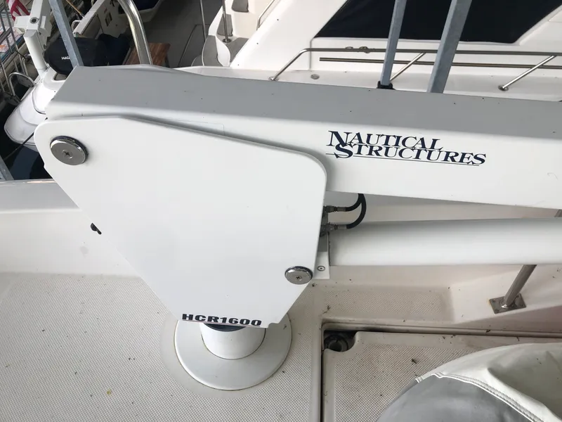 Slide: The Image of Meridian 580 Pilothouse 2007 - 24