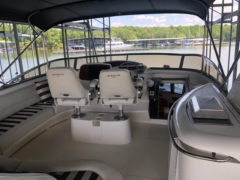 Slide: The Image of Meridian 580 Pilothouse 2007 - 26