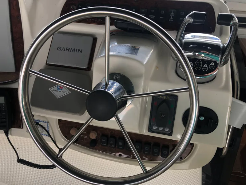 Slide: The Image of Meridian 580 Pilothouse 2007 - 14