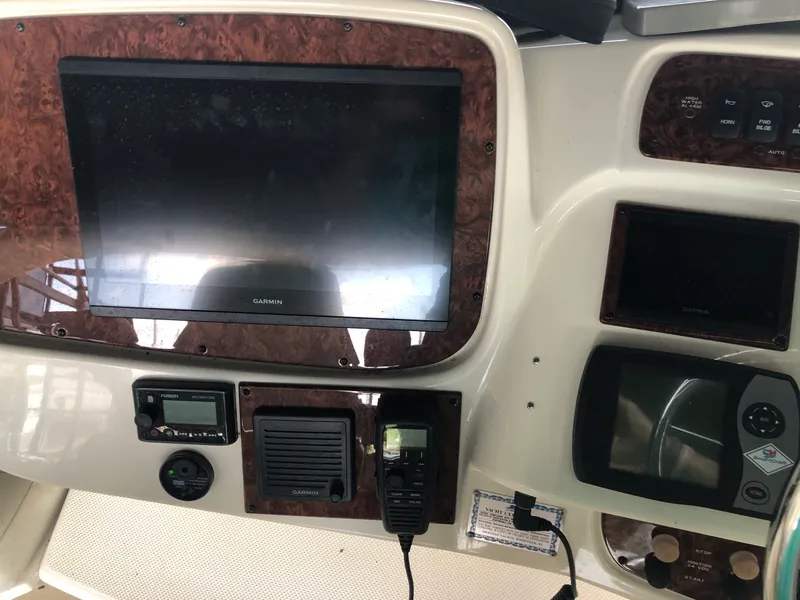 Slide: The Image of Meridian 580 Pilothouse 2007 - 29