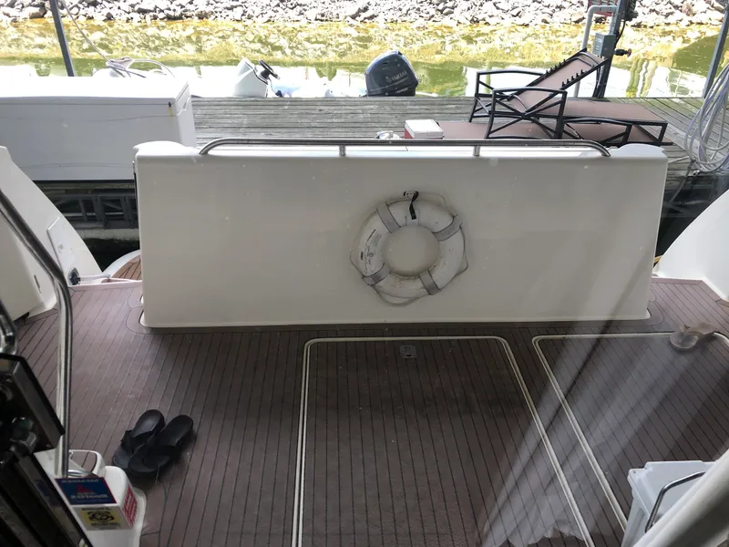 Slide: The Image of Meridian 580 Pilothouse 2007 - 35