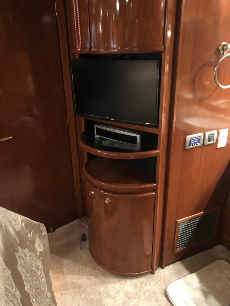 Slide: The Image of Meridian 580 Pilothouse 2007 - 64