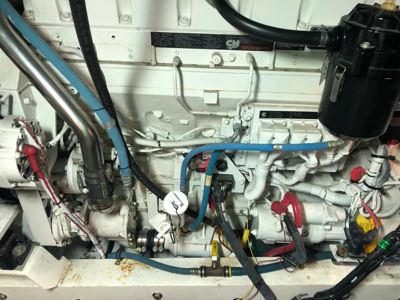 Slide: The Image of Meridian 580 Pilothouse 2007 - 15