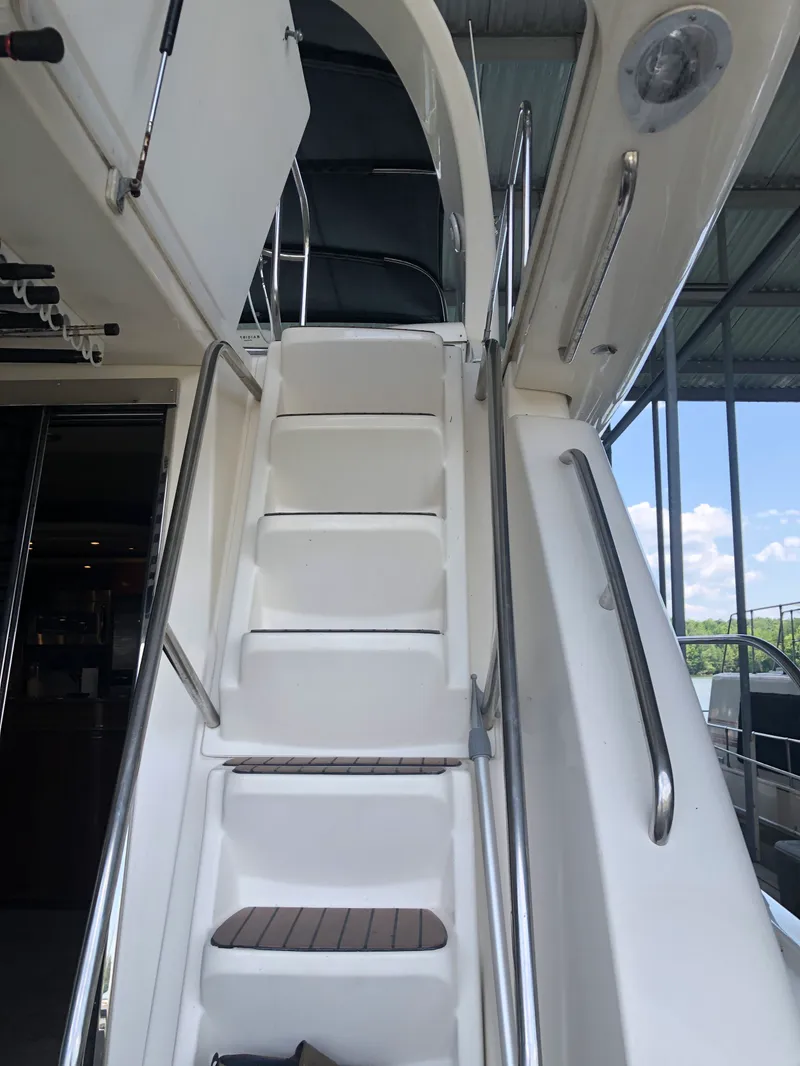 Slide: The Image of Meridian 580 Pilothouse 2007 - 43